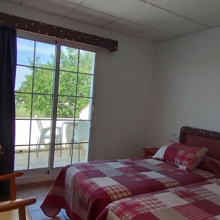 Hostal Restaurant Paca Риумар Екстериор снимка