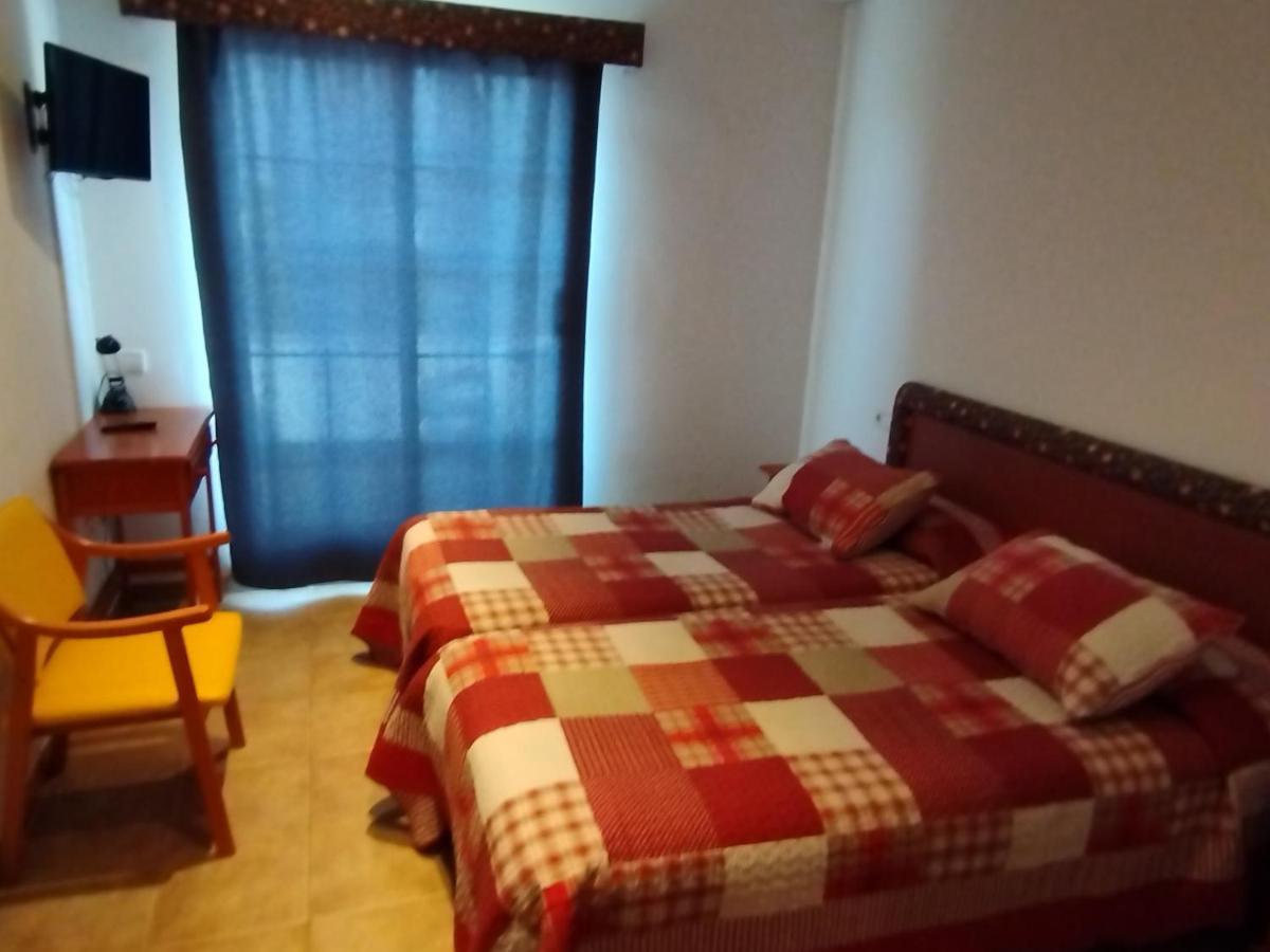 Hostal Restaurant Paca Риумар Екстериор снимка