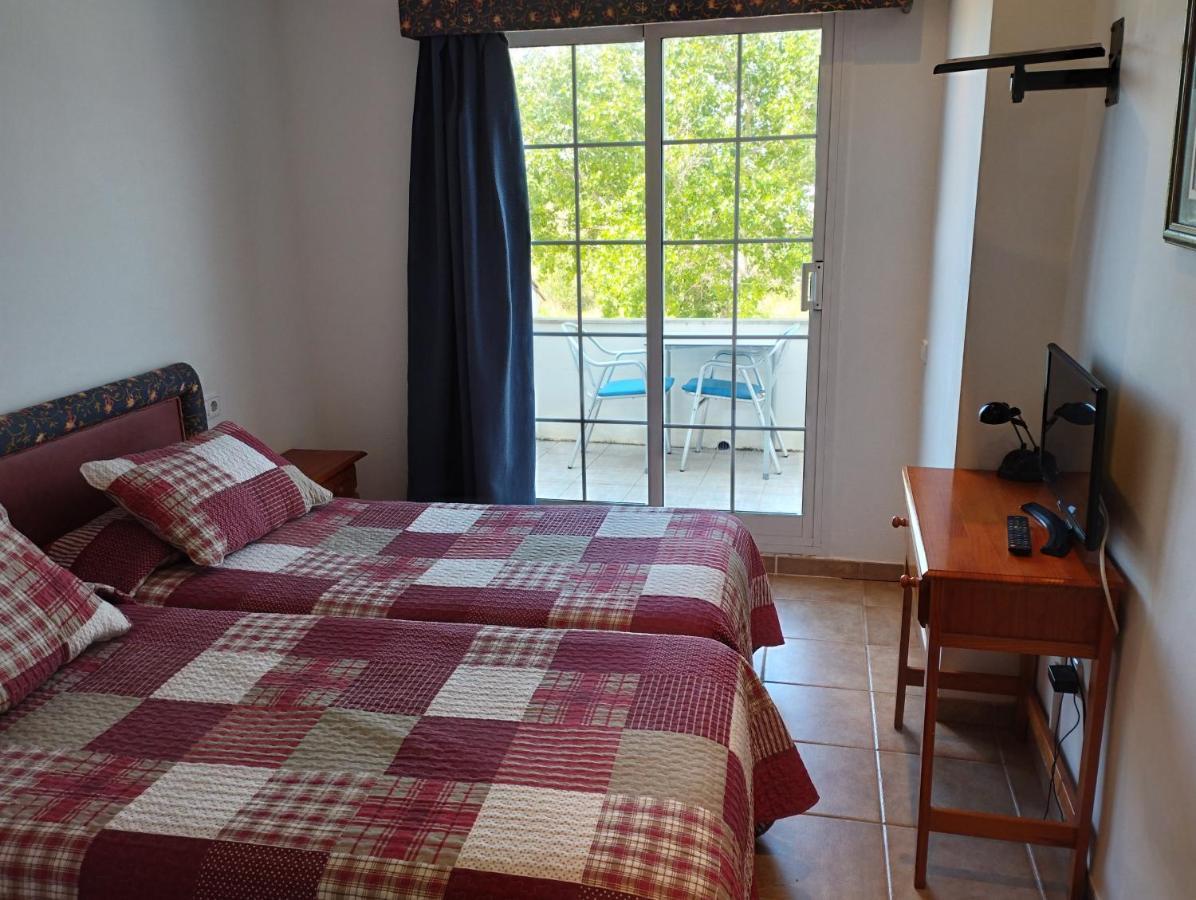 Hostal Restaurant Paca Риумар Екстериор снимка